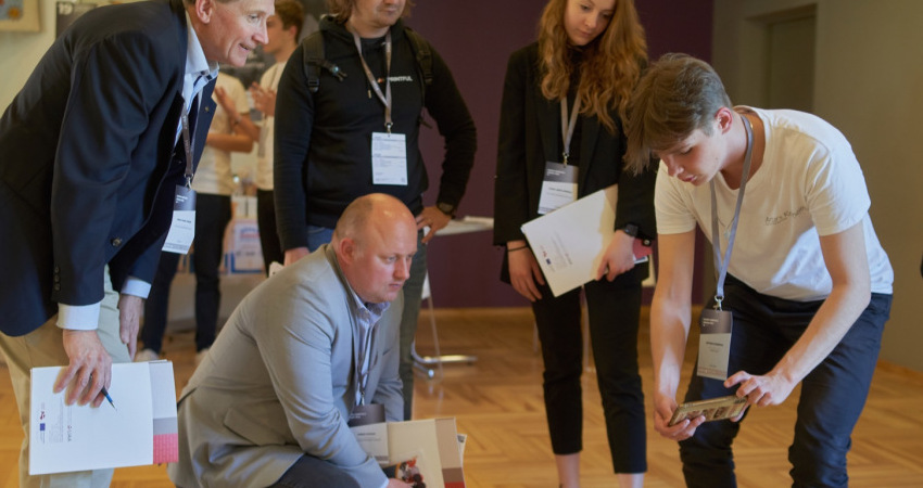 VAS ES pārstāvis Jurijs Tutovs vērtē komandu ThreeCube Jauno uzņēmēju dienās 2022 